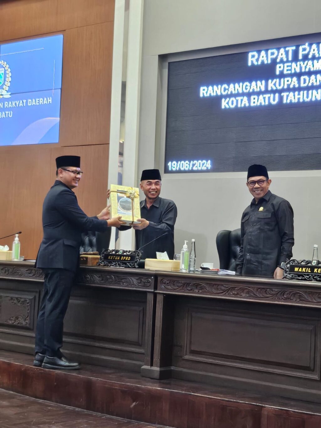 DPRD BATU RAPAT PARIPURNA.jpeg10