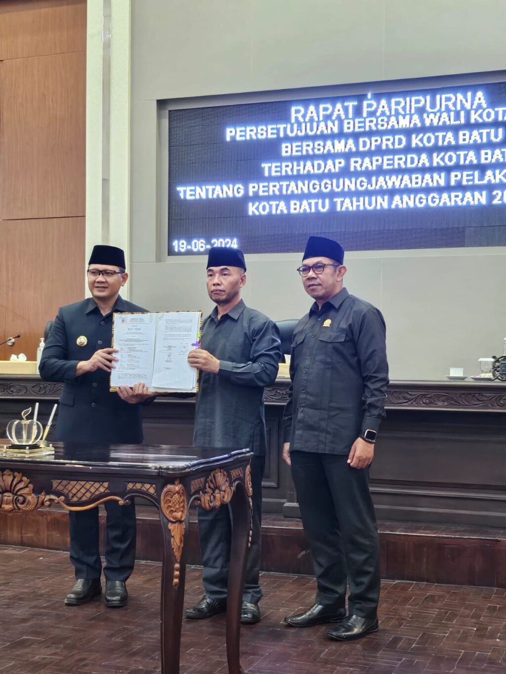 DPRD BATU RAPAT PARIPURNA.jpeg1