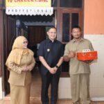 Apresiasi Pj. Wali Kota Batu: Dukungan untuk Sugiat, Guru Inspiratif SDN Sumbergondo 2 Kota Batu Screenshot_20240908-194212_WhatsApp