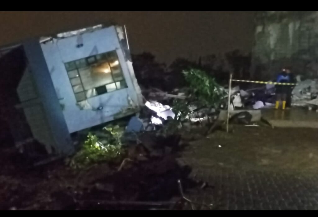 Screenshot_2024-12-30-22-11-30-025_com.miui.gallery-edit