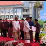 Peringati HUT ke-24, Pemkot Batu dan BPN Serahkan Sertipikat Tanah, Wali Kota Nurochman Ajak Warga Bangkitkan Semangat ‘Mbatu Sae’
