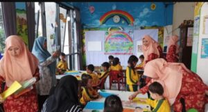 DARMA WANITA MENGAJAR.png1