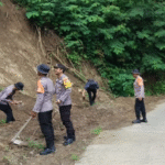 Patroli Mitigasi Longsor: Polsek Ngantang dan SAR Brimob Perkuat Kesiapsiagaan di Titik Rawan POLSEK NGANTANG EDIT