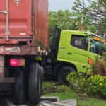 Tronton Rem Blong Ngamuk di Jalan Sultan Agung, Taman Baru Kota Batu Hancur Dihajar! Screenshot_2025-12-02-17-38-19-134_com.android.chrome-edit