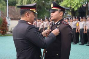 KAPOLRES BATU SEMATKAN SATYALENCANA_11zon