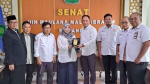 REKTOR TERIMA TAMU_11zon