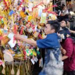 Rebutan Tumpeng Berhadiah Uang hingga Rp100 Ribu, Warga Beji Rela Terjatuh Demi “Berkah” Sedekah Bumi