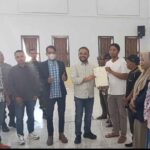 Heli Suyanto Serahkan 70 Sertifikat PTSL Bulukerto: “Simpan Baik-baik, Jangan Sampai Hilang”