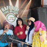 Kafe Ubi: Ketika Sawah, Sepiring Nasi, dan Mikrofon Mengalahkan Hiruk-Pikuk Kota