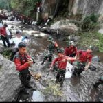 Popok Bekas Banjiri Sungai Brantas, Wali Kota Batu Perintahkan Pemasangan CCTV