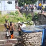 Hujan Lebat Pertama Terjang Kota Batu, Nurochman Susuri Sungai dan Mitigasi Banjir di Tiga Lokasi
